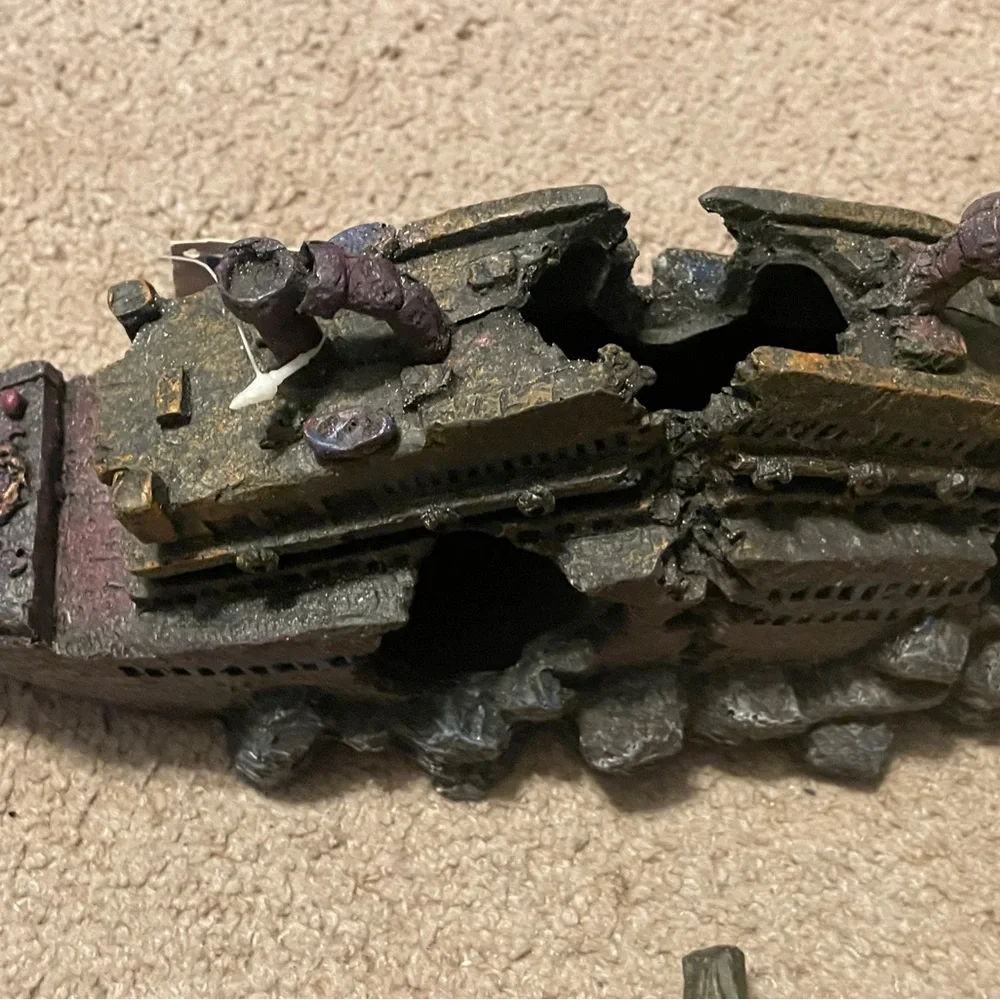 2 Rustic Shipwreck Aquarium Decoration, 1 new